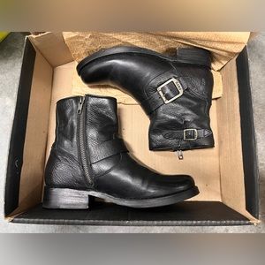 Frye Vicky Leather Boot Size 6